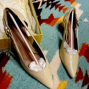 Gorgeous Ivory low heels!